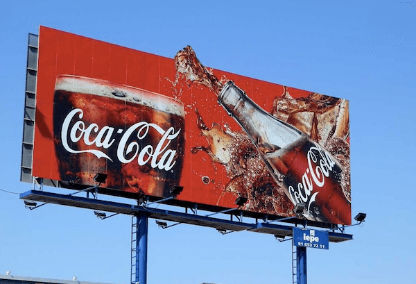 Có thể dễ dàng bắt gặp hình ảnh Coca Cola ở bất kì đâu
